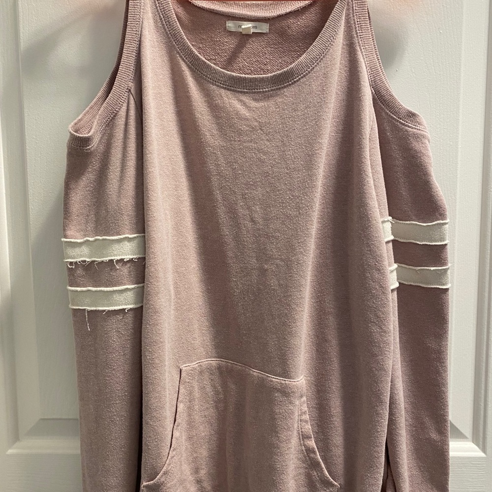 Off the shoulder sweat shirt !